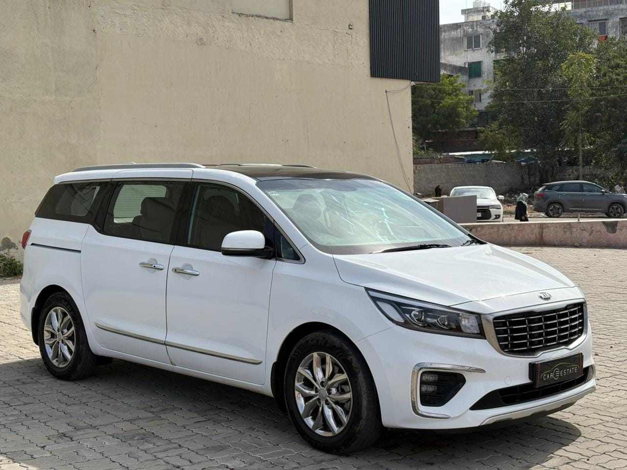 Kia Carnival Limousine Z D2.2 8AT 2020 Model in Diesel